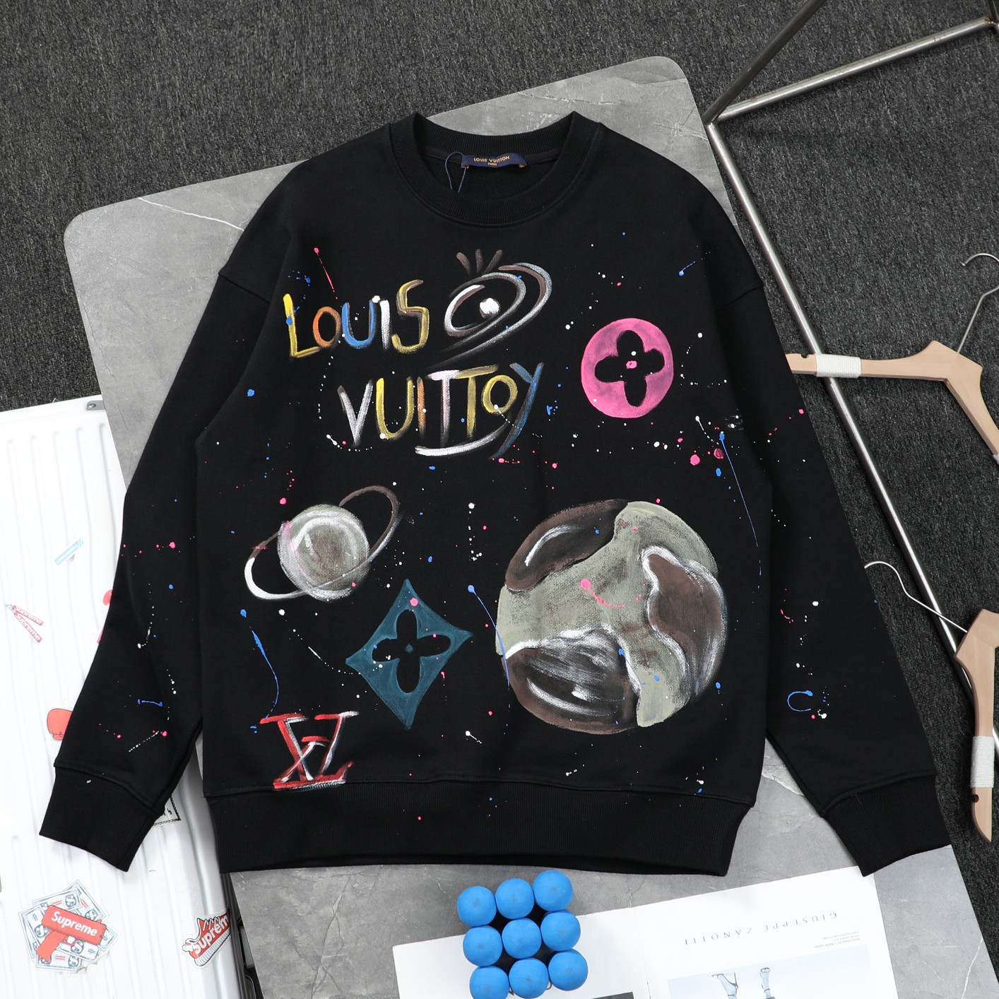 High quality fashion embroidered graffiti hoodie 1 pls add : 18859952090 if you need size guide