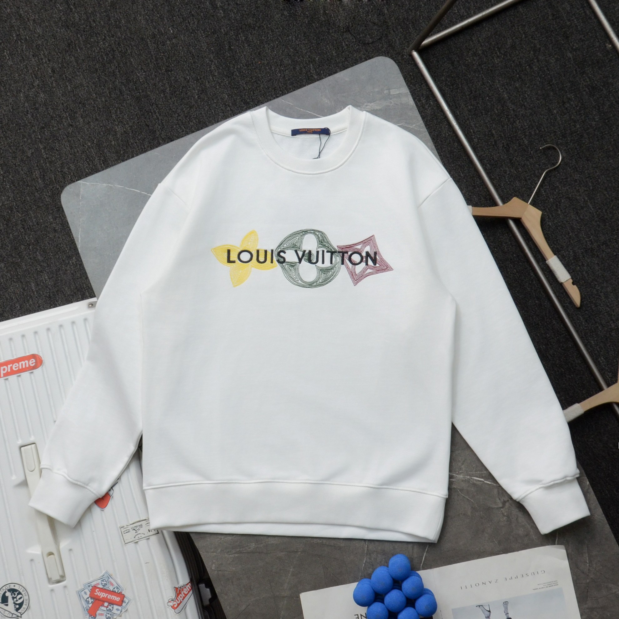 High quality fashion embroidered graffiti hoodie 1 pls add : 18859952090 if you need size guide
