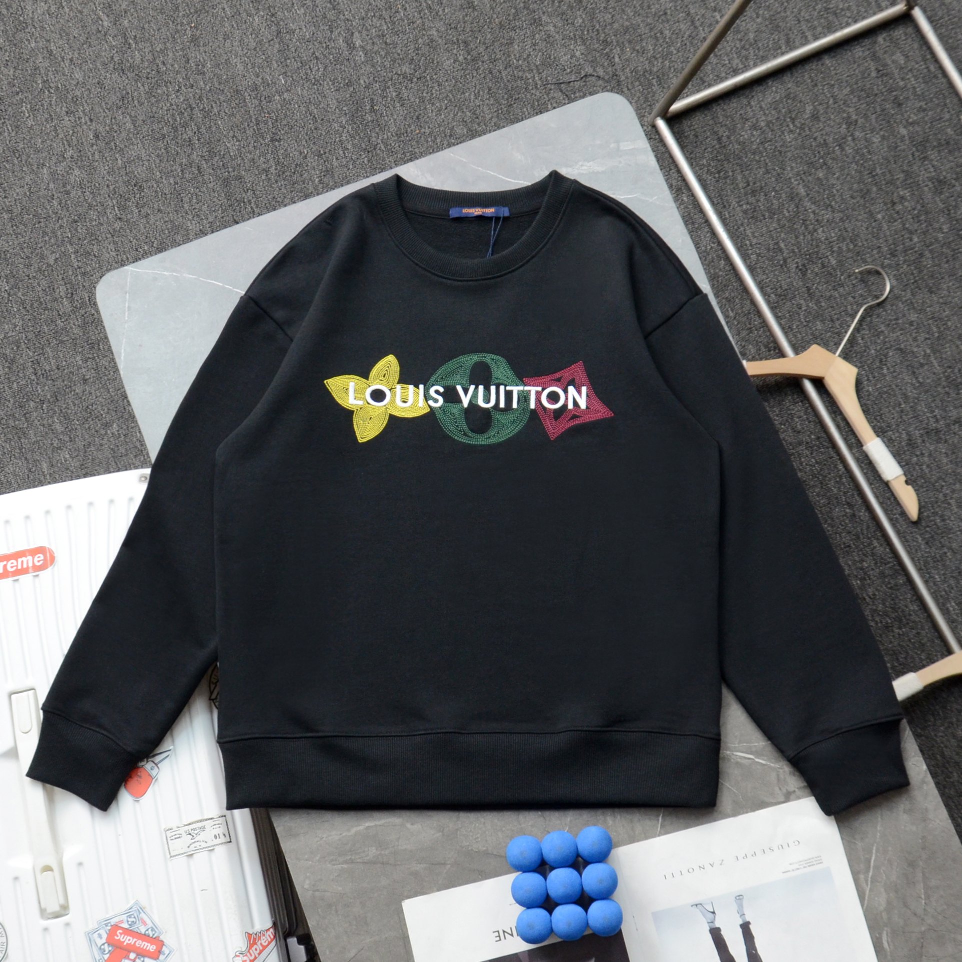 High quality fashion embroidered graffiti hoodie 1 pls add : 18859952090 if you need size guide