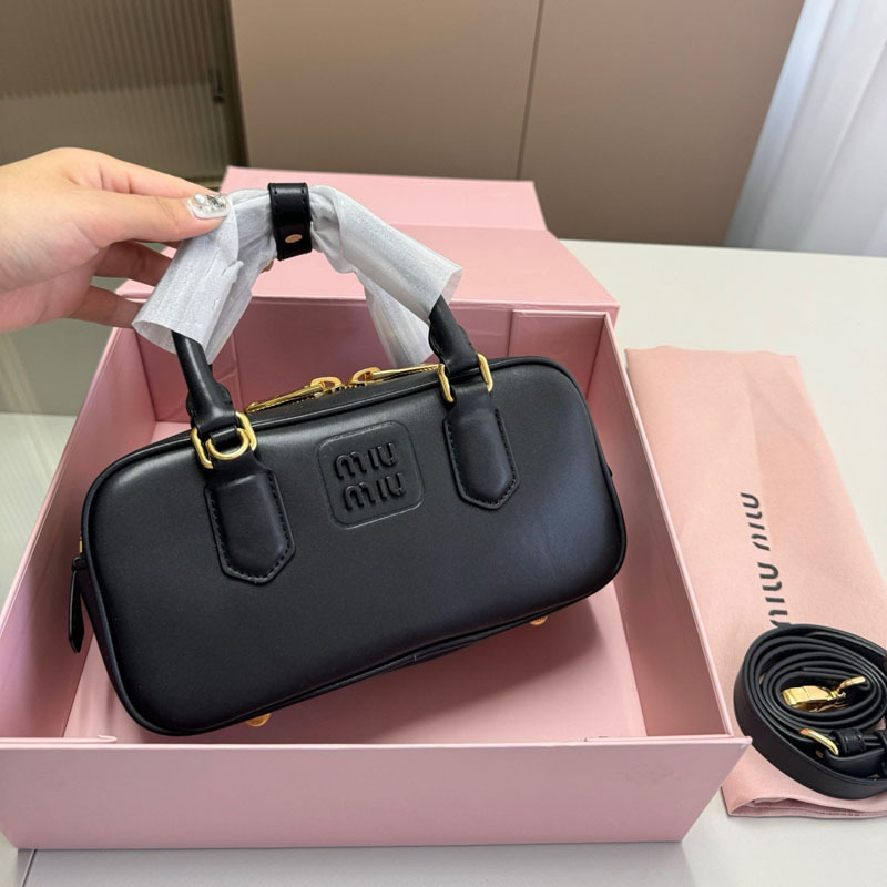 High quality handbag pls add : 18030258501 if you need size guide