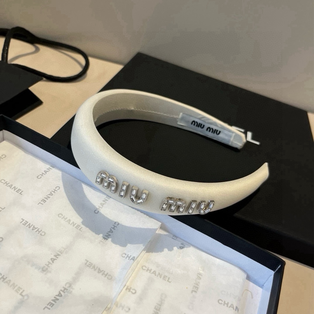 High quality patent leather hair bands, please add : 18030258501 if you need size guide