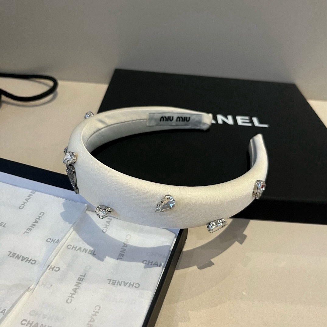 High quality patent leather hair bands, please add : 18030258501 if you need size guide