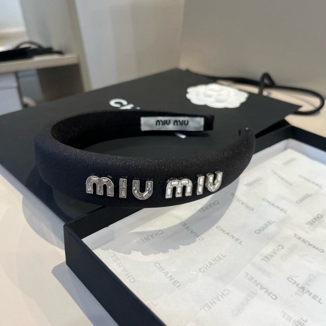 High quality patent leather hair bands, please add : 18030258501 if you need size guide