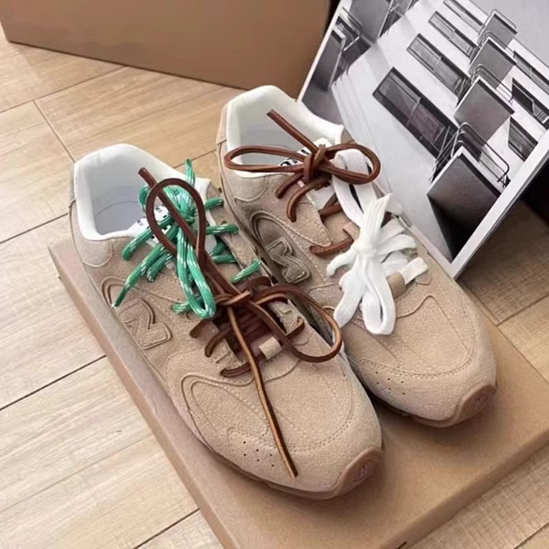 High quality spring and summer new styles of Lu Kong De Xun shoes. Please add : 18030258501 if you need size guidance