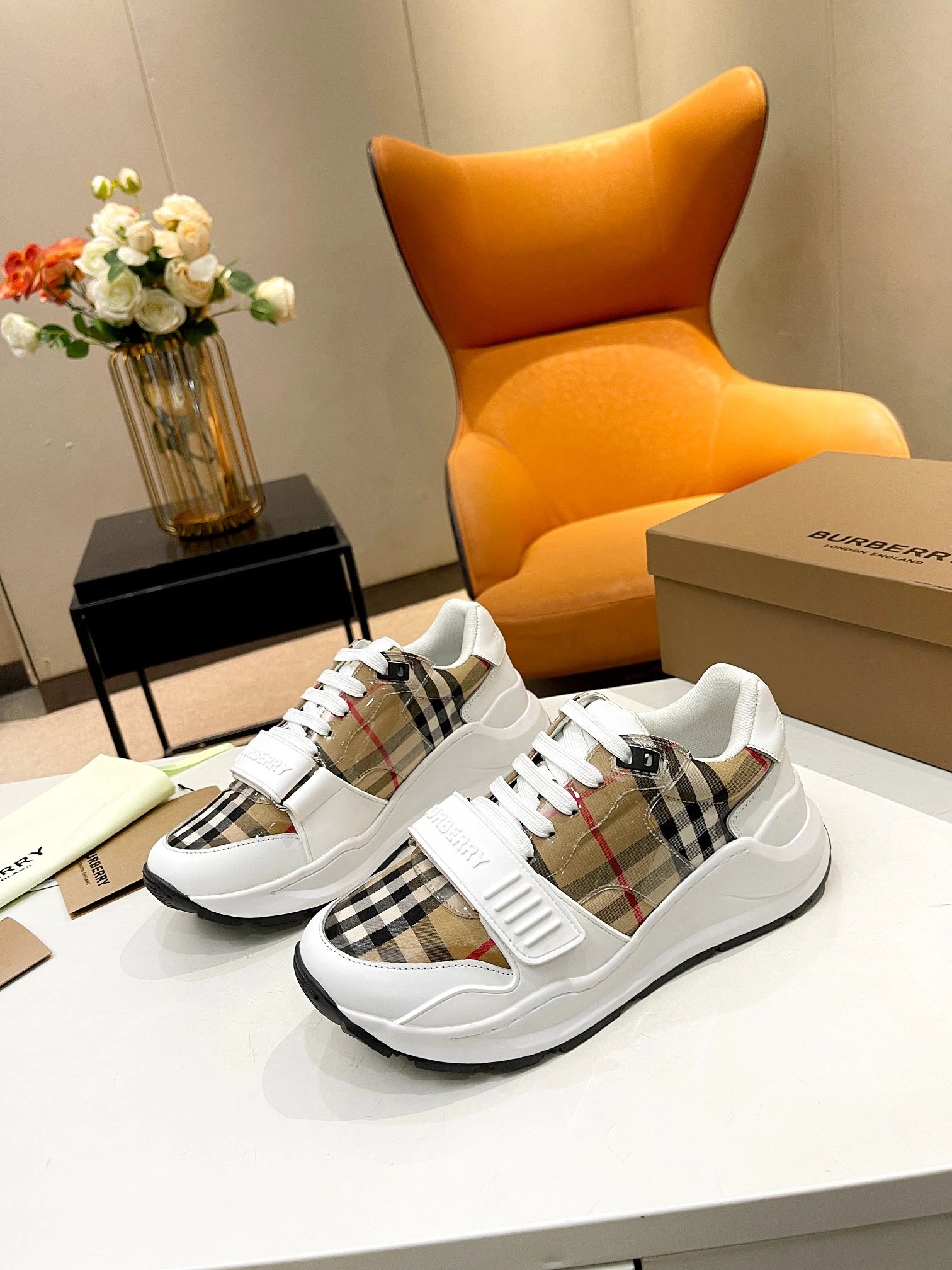 Sports and leisure shoes 013