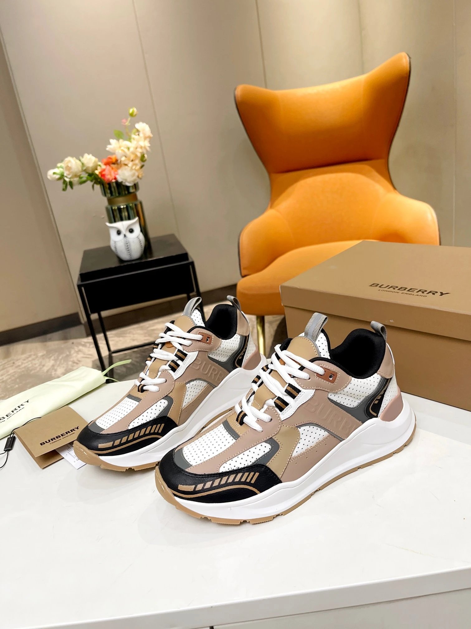 Sports and leisure shoes 013