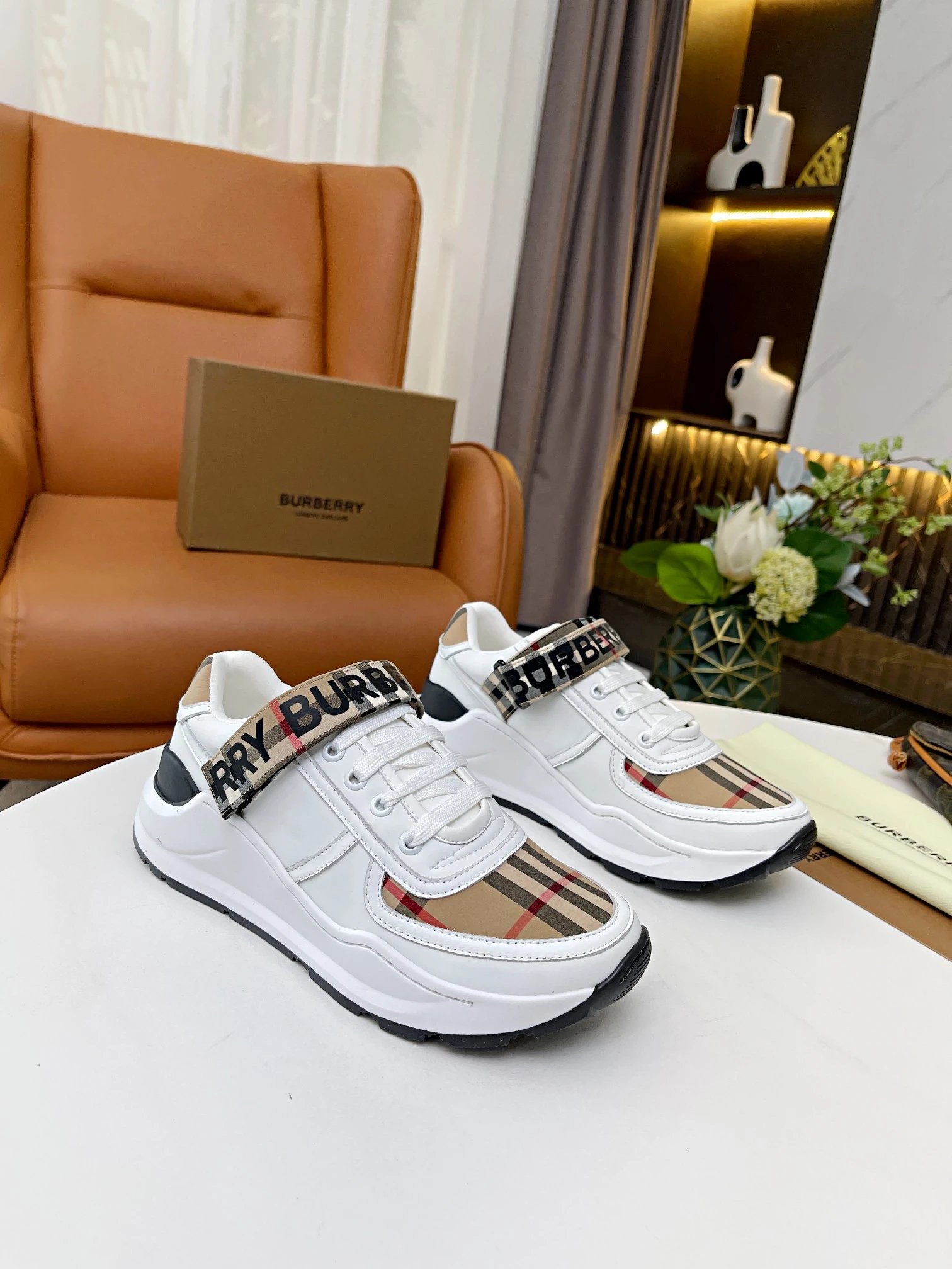 Sports and leisure shoes 013