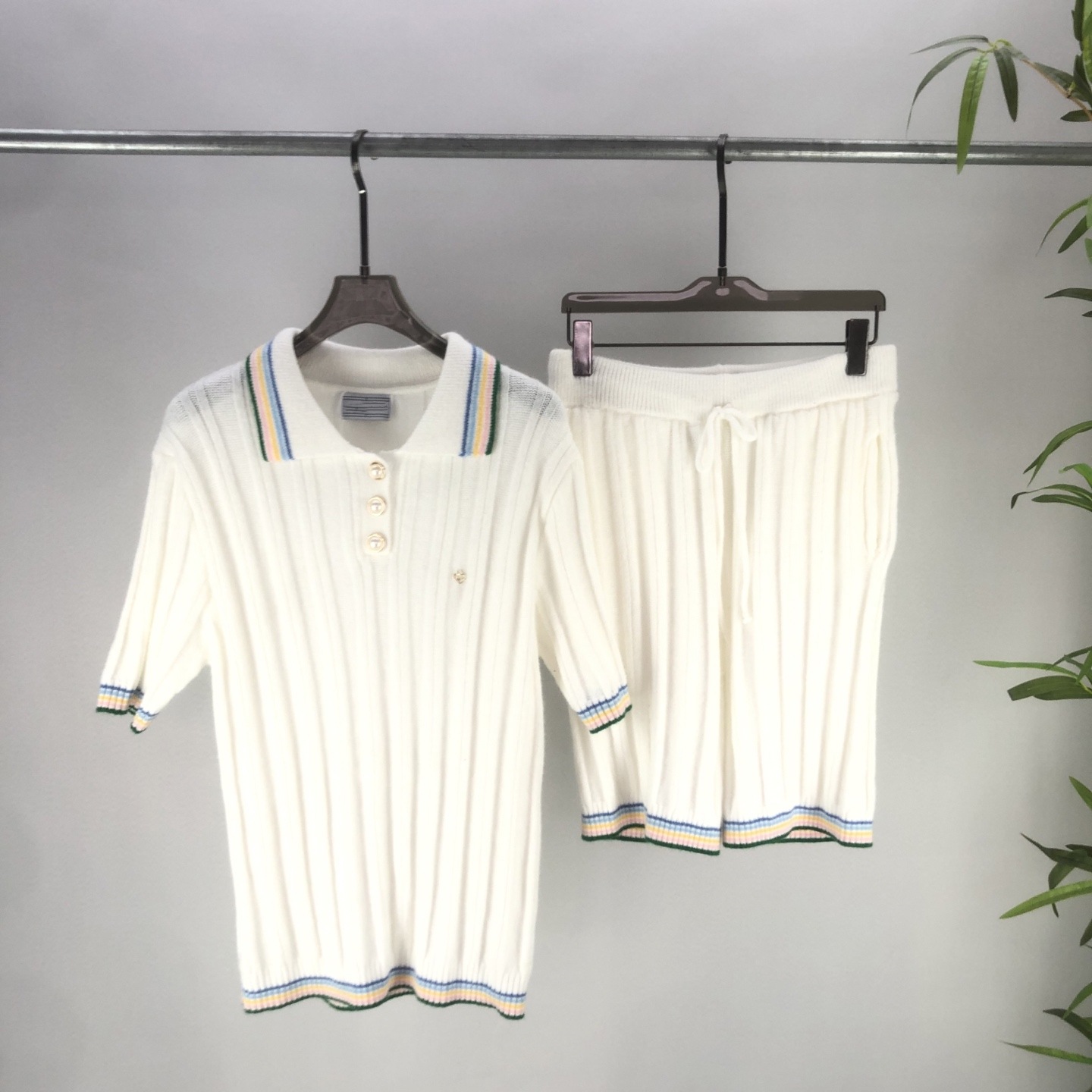 High quality short sleeved stand up collar knitted sweater set, please add : 18030258501 if you need size guide