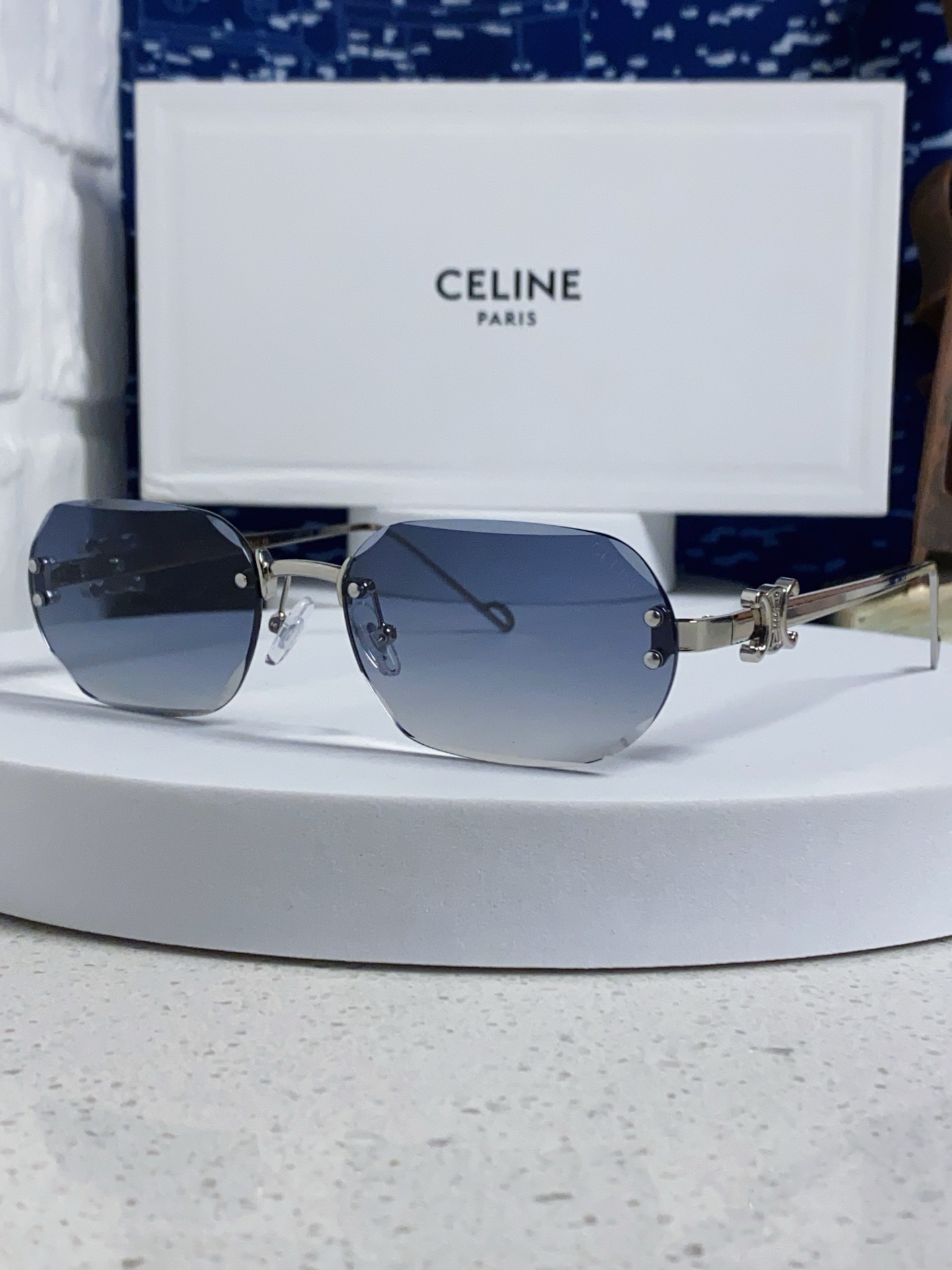 High quality thick framed gold label sunglasses 6 pcs add : 18859952090 if you need size guide
