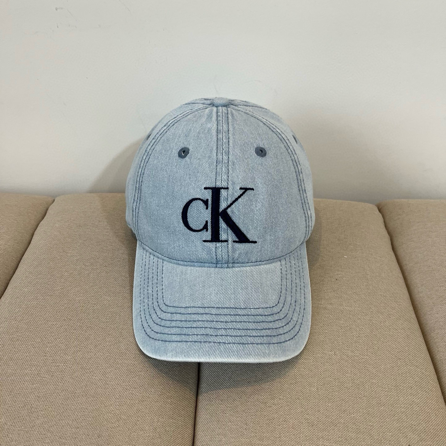 High quality sunshade fashionable baseball cap pls add : 18030258501 if you need size guide