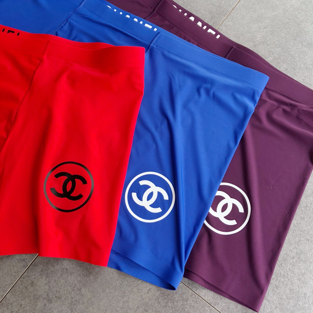 High quality men's underwear in a box of three, with color options of 17