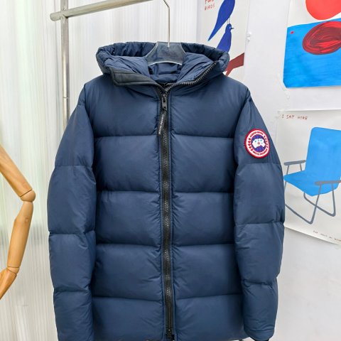 Winter hooded zipper down jacket