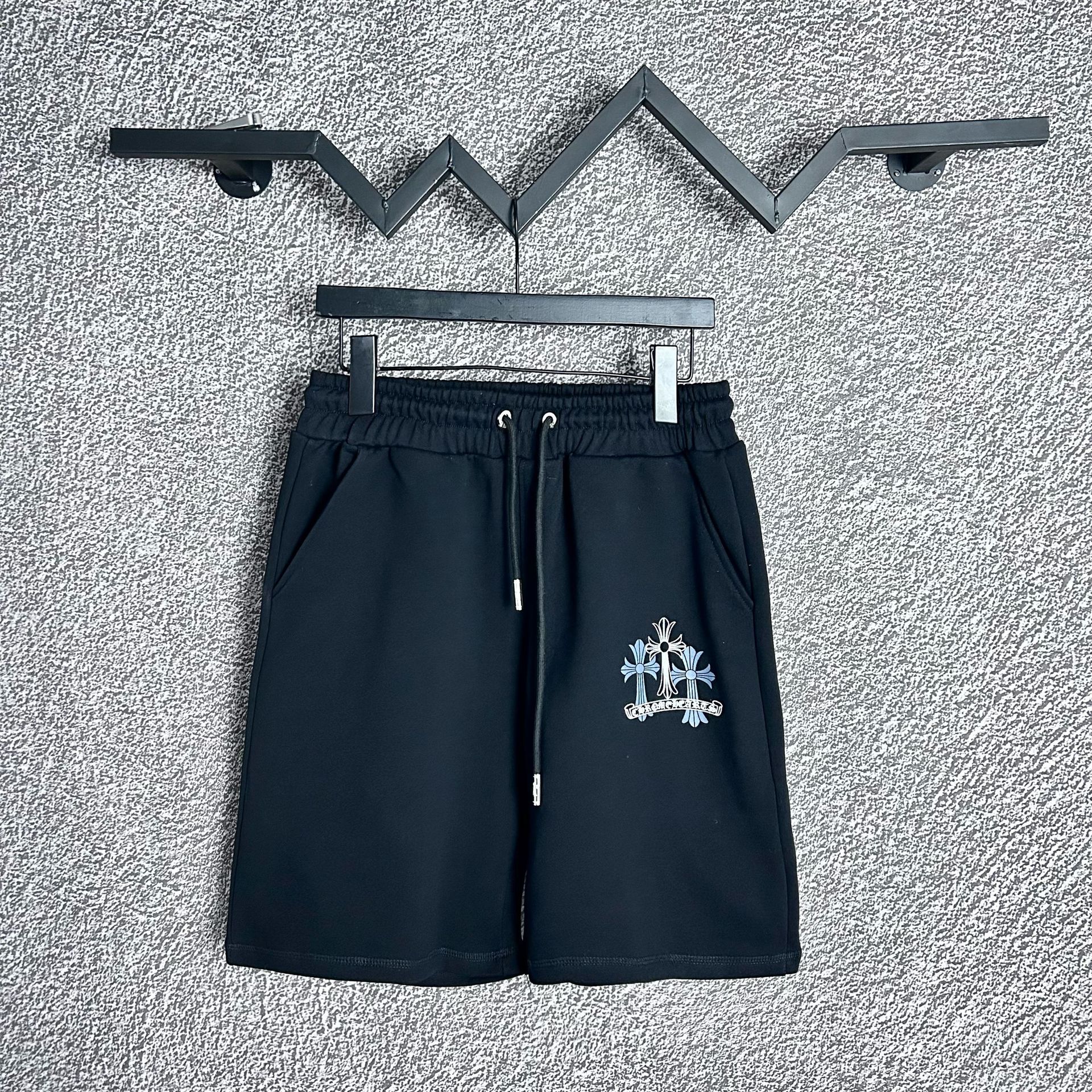 High quality cross print embroidered shorts 1:1 pls add : 18030258501 if you need size guide
