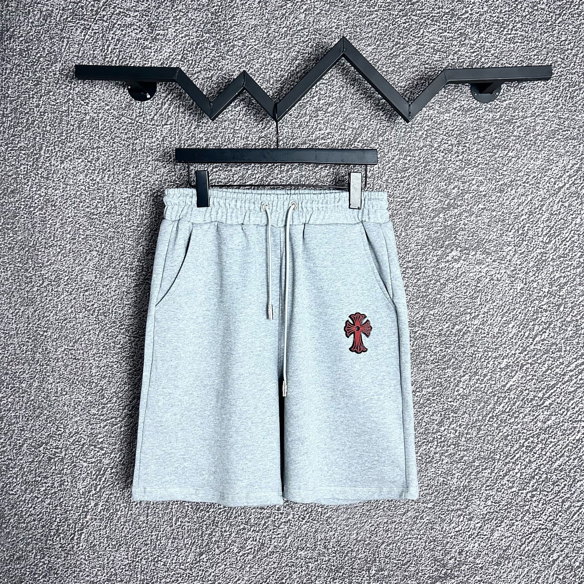 High quality cross print embroidered shorts 1:1 pls add : 18030258501 if you need size guide
