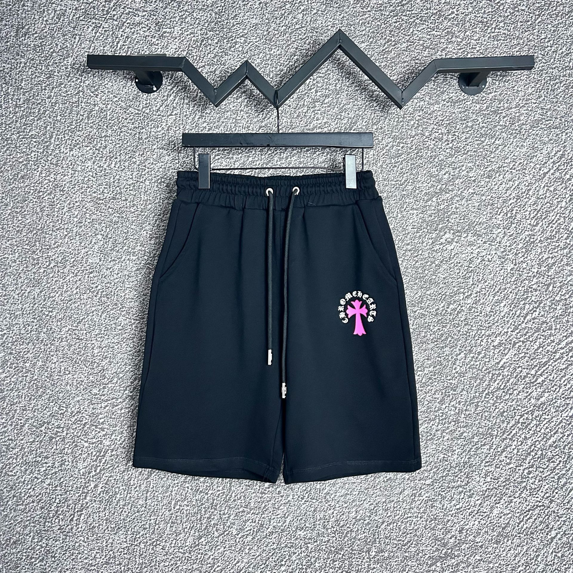 High quality cross print embroidered shorts 1:1 pls add : 18030258501 if you need size guide