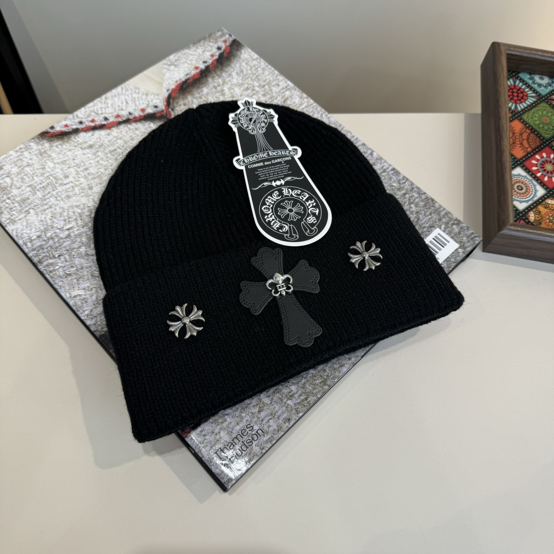 High quality cross autumn and winter knitted hat with yarn