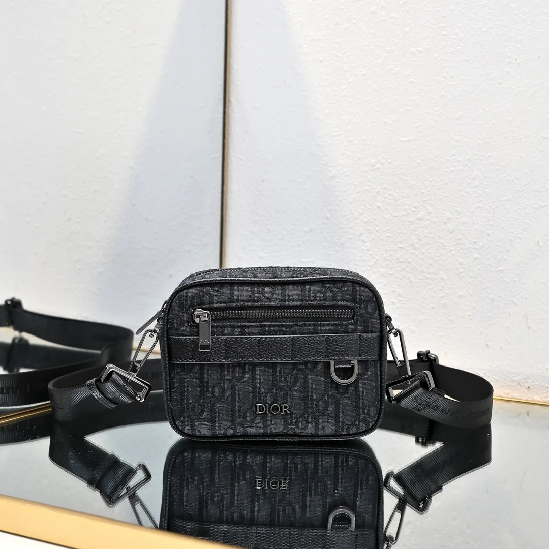 Classic messenger bag with shoulder strap cost-effective version