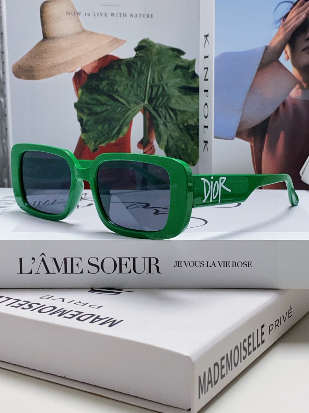 High quality thick framed gold label sunglasses, please add : 18859952090 if you need size guidance