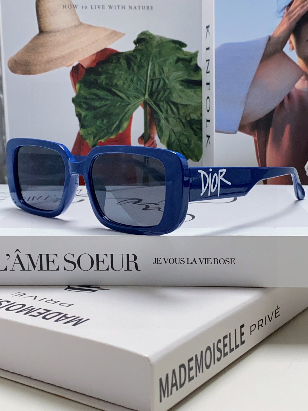 High quality thick framed gold label sunglasses, please add : 18859952090 if you need size guidance