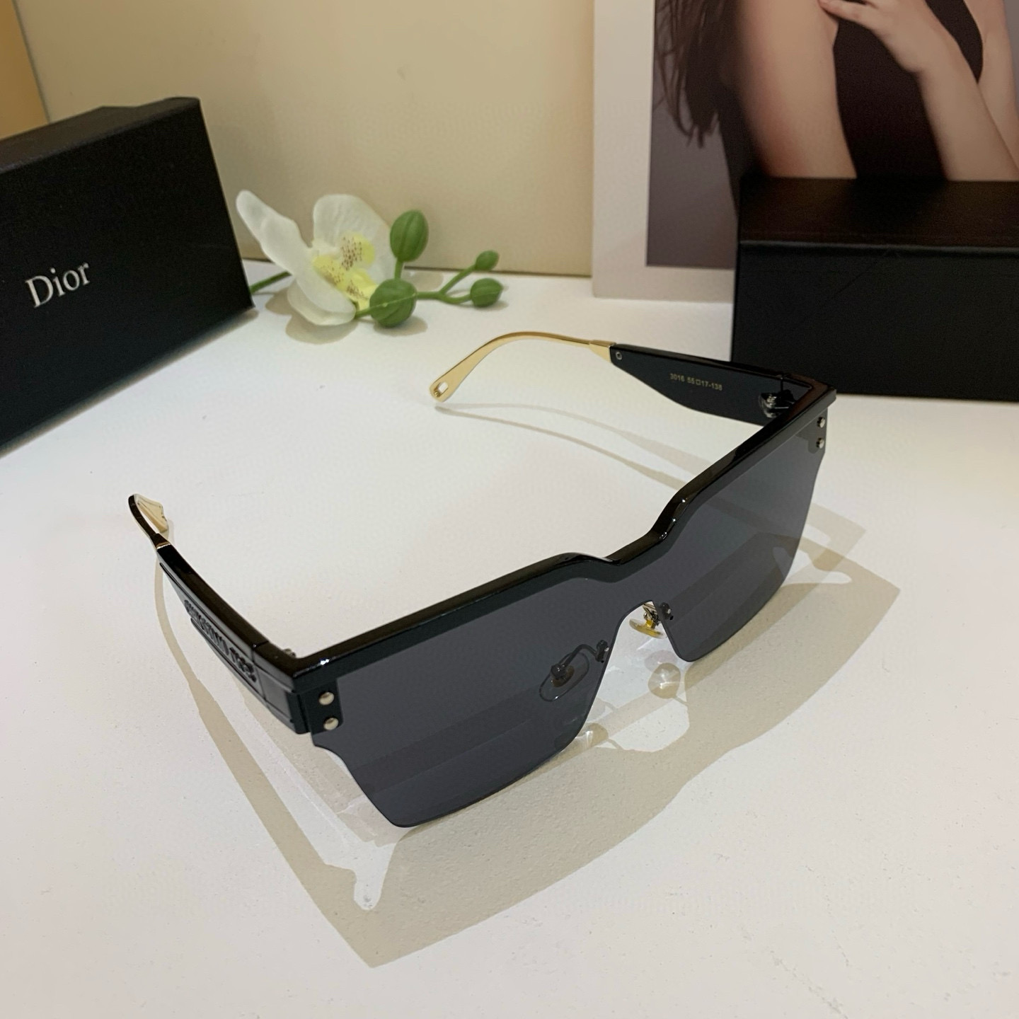 High quality thick framed gold label sunglasses, please add : 18859952090 if you need size guidance