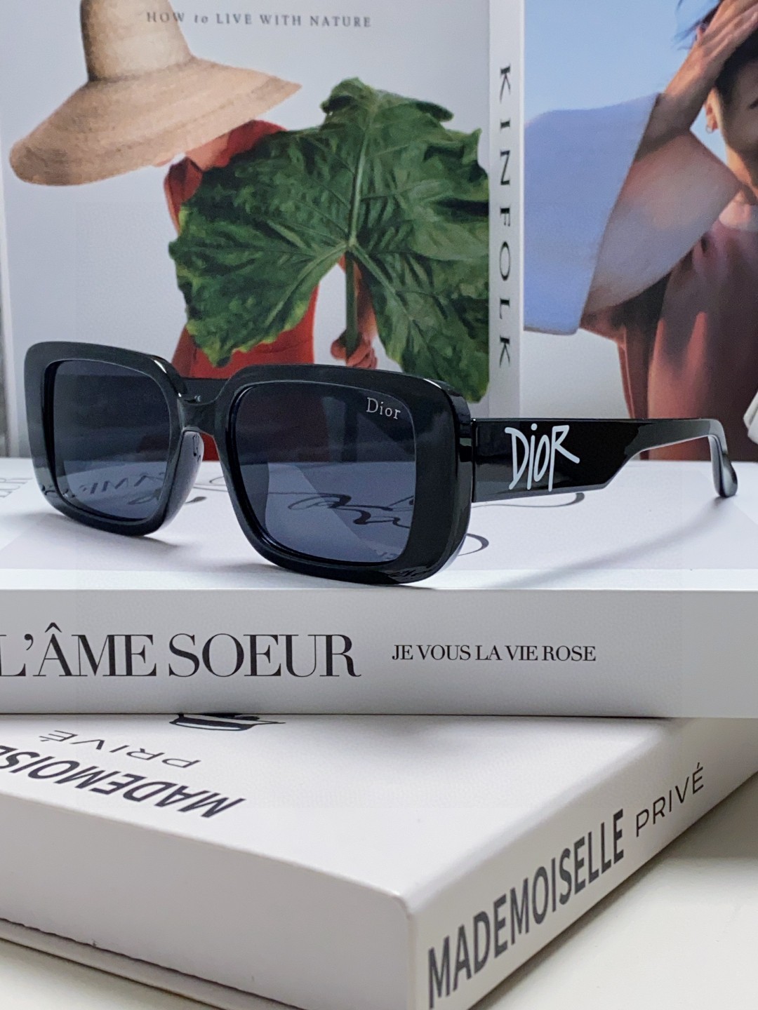 High quality thick framed gold label sunglasses, please add : 18859952090 if you need size guidance