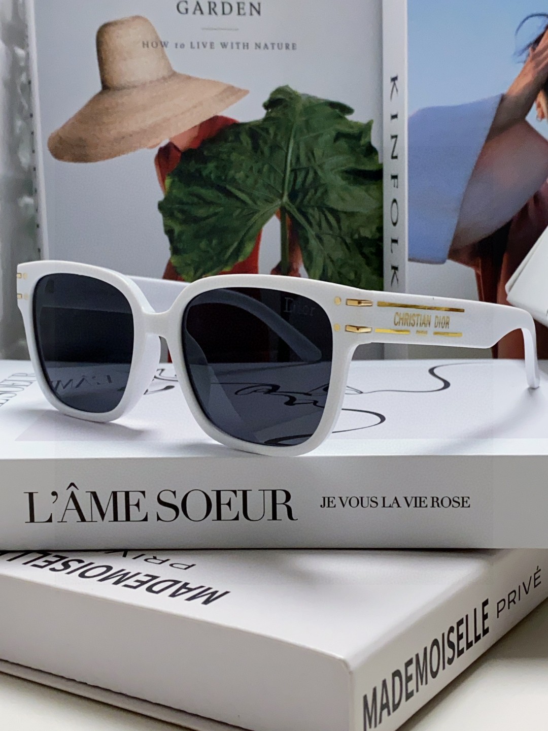 High quality thick framed gold label sunglasses, please add : 18859952090 if you need size guidance