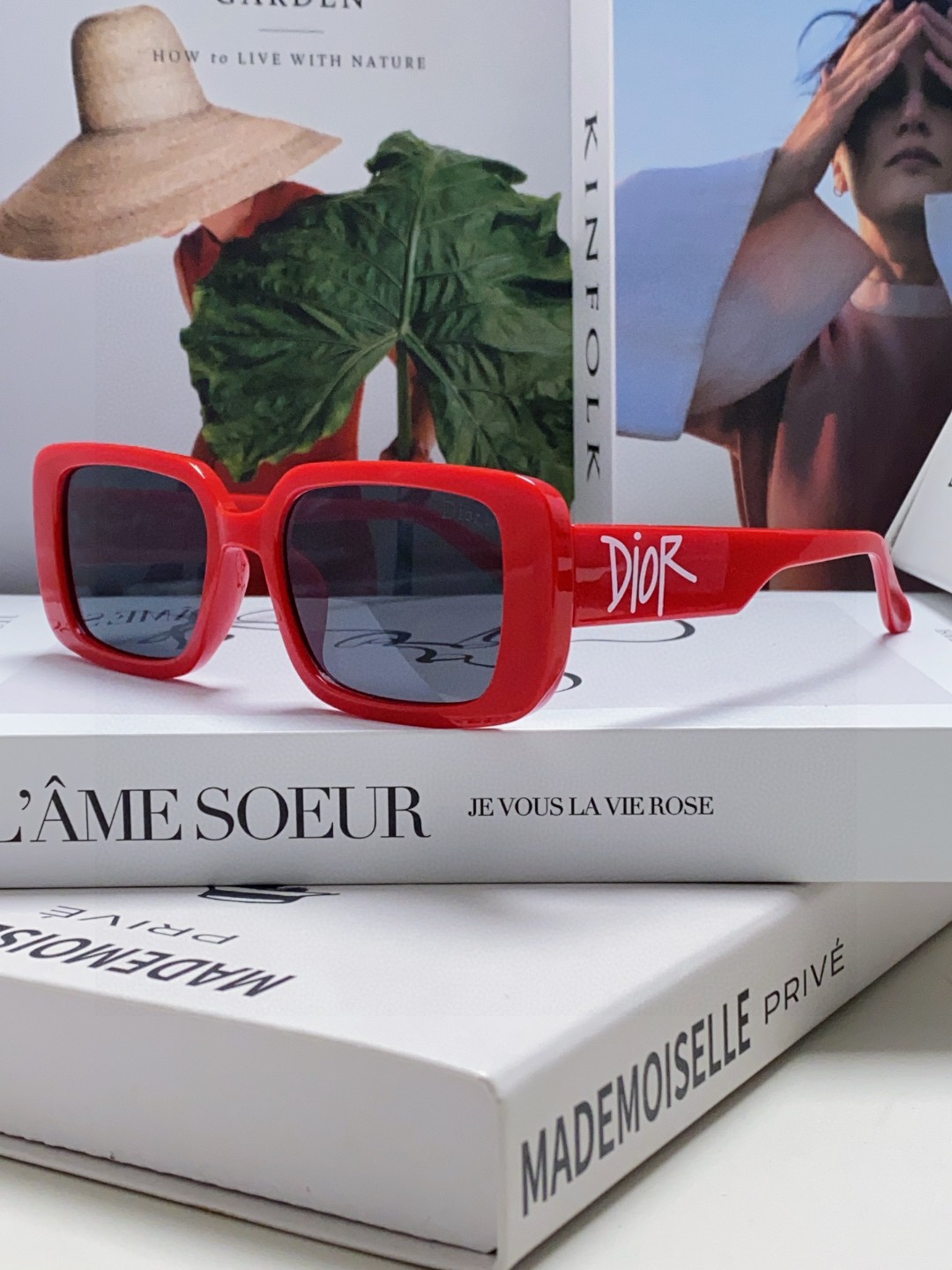 High quality thick framed gold label sunglasses, please add : 18859952090 if you need size guidance