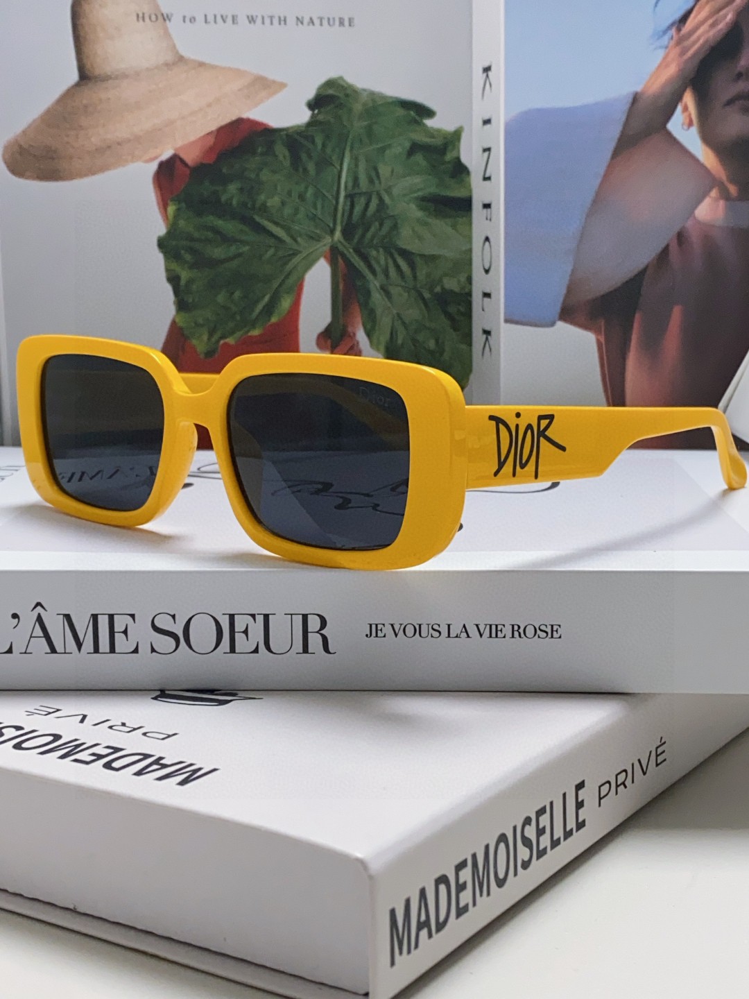 High quality thick framed gold label sunglasses, please add : 18859952090 if you need size guidance