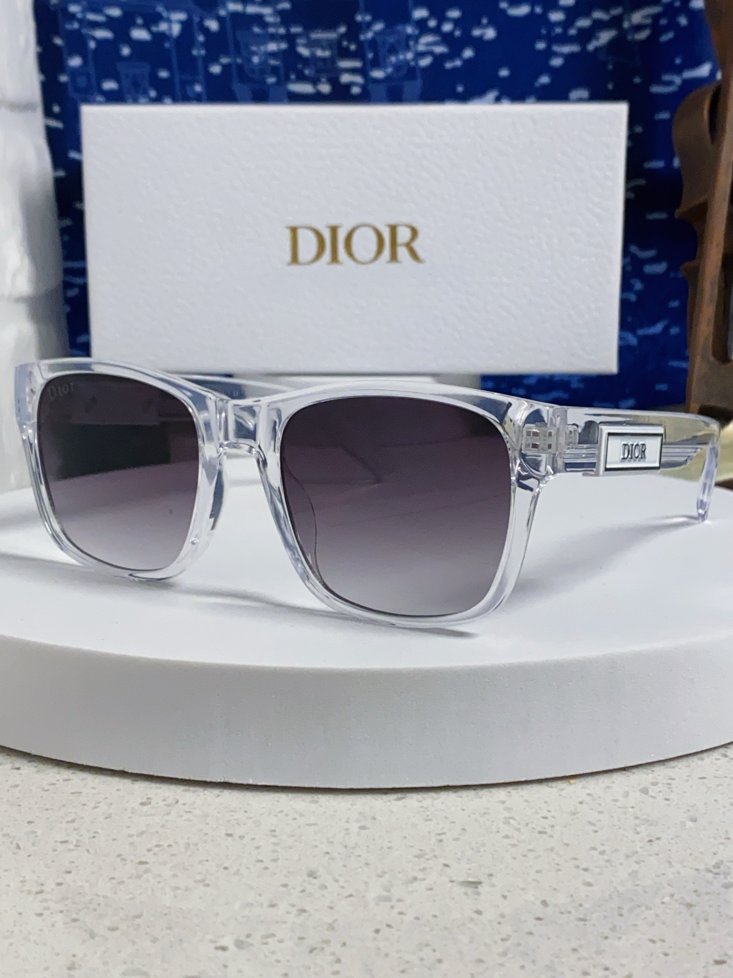 High quality thick framed gold label sunglasses, please add : 18859952090 if you need size guidance