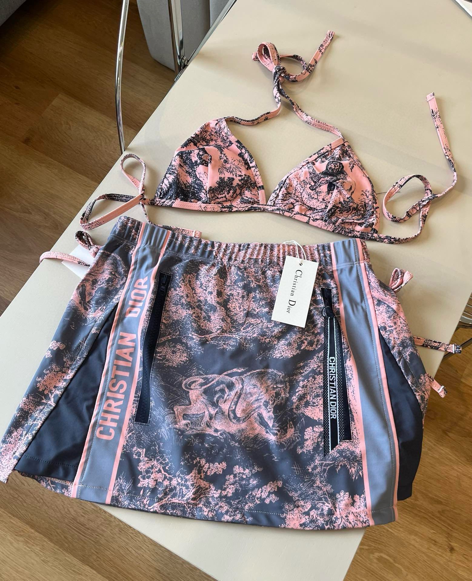 High quality classic bikini set pls add : 18030258501 if you need size guide