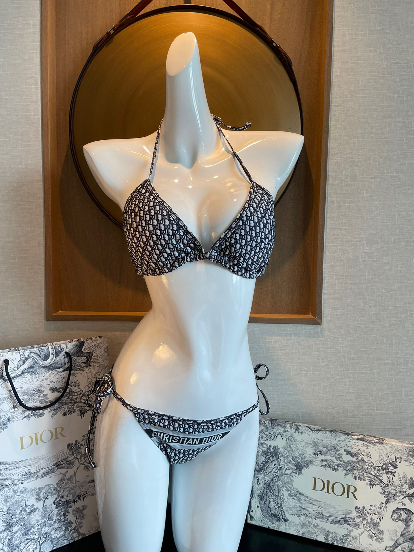 High quality classic bikini set pls add : 18030258501 if you need size guide