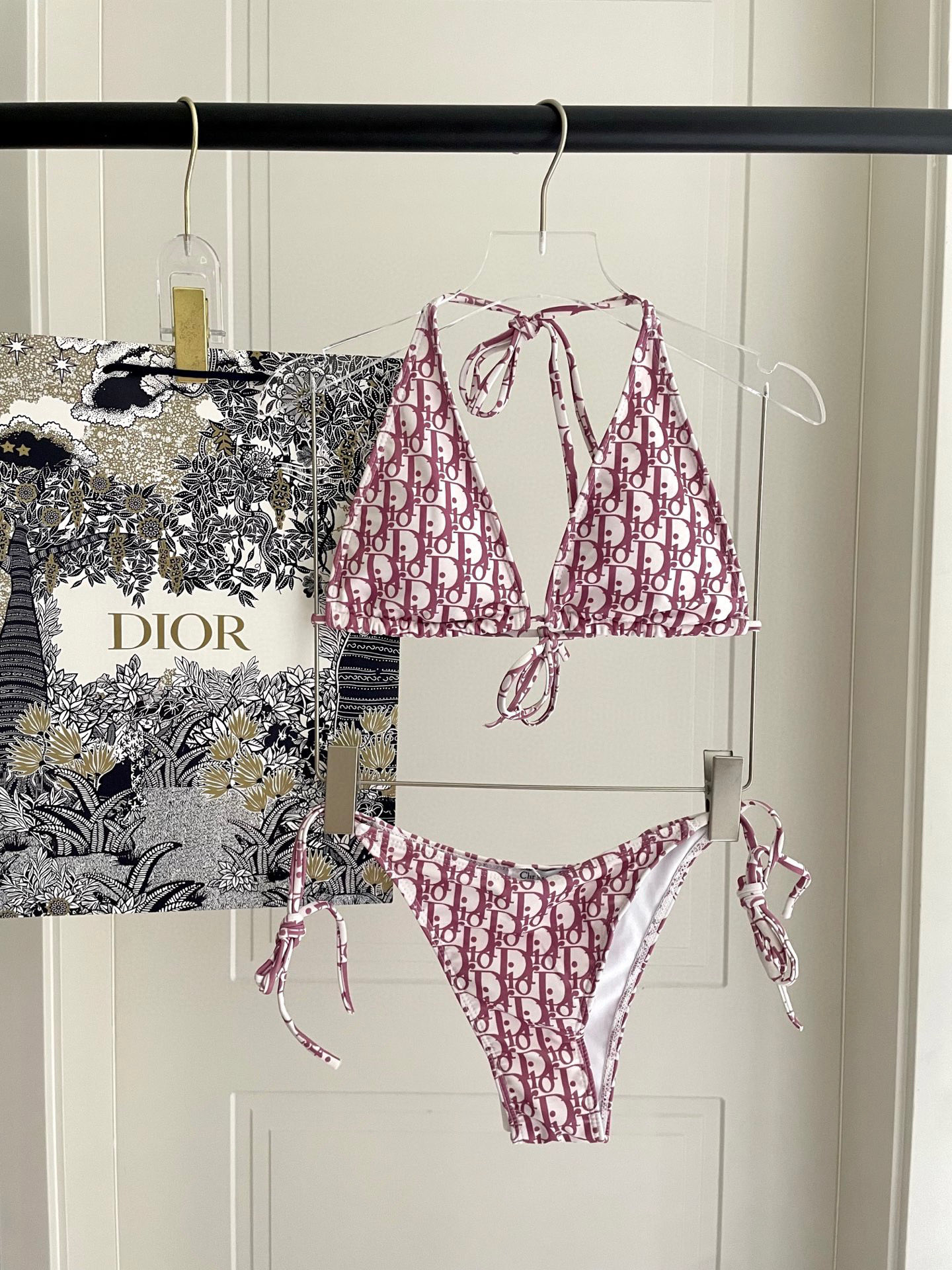 High quality classic bikini set pls add : 18030258501 if you need size guide