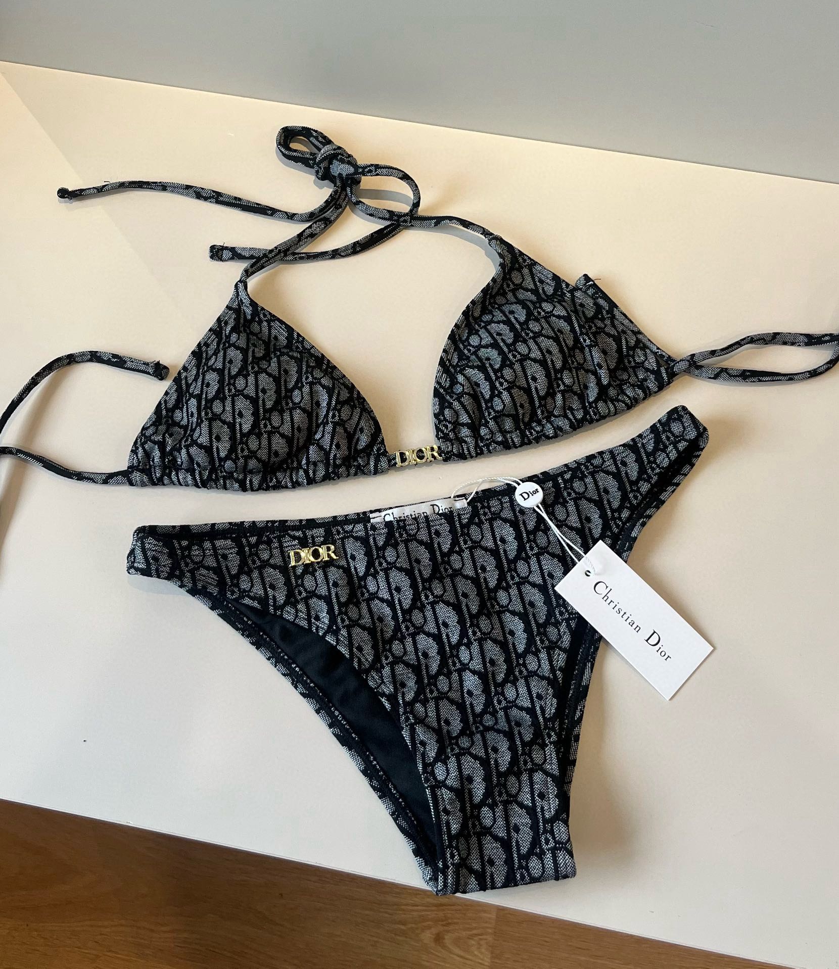 High quality classic bikini set pls add : 18030258501 if you need size guide