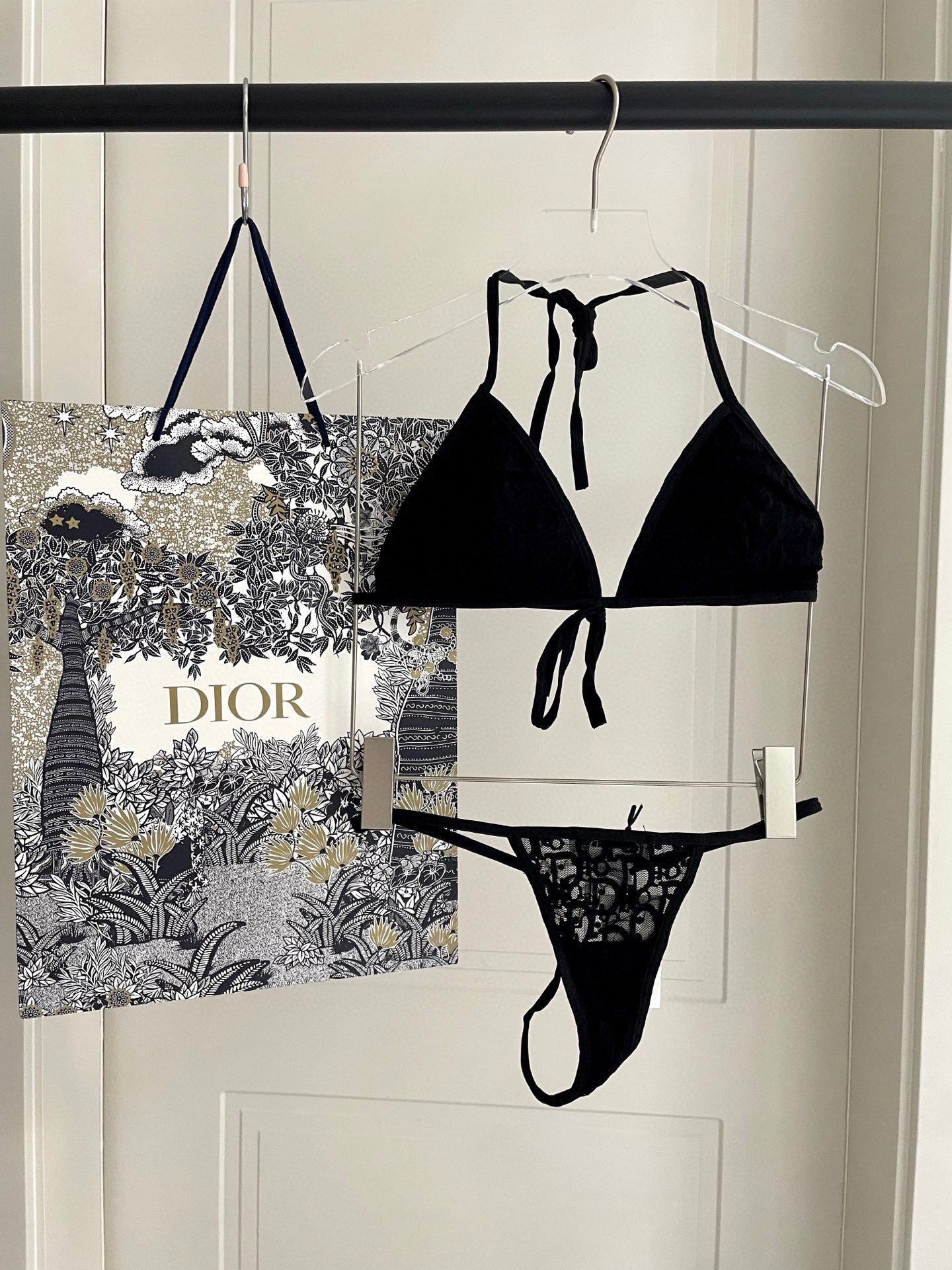 High quality classic bikini set pls add : 18030258501 if you need size guide