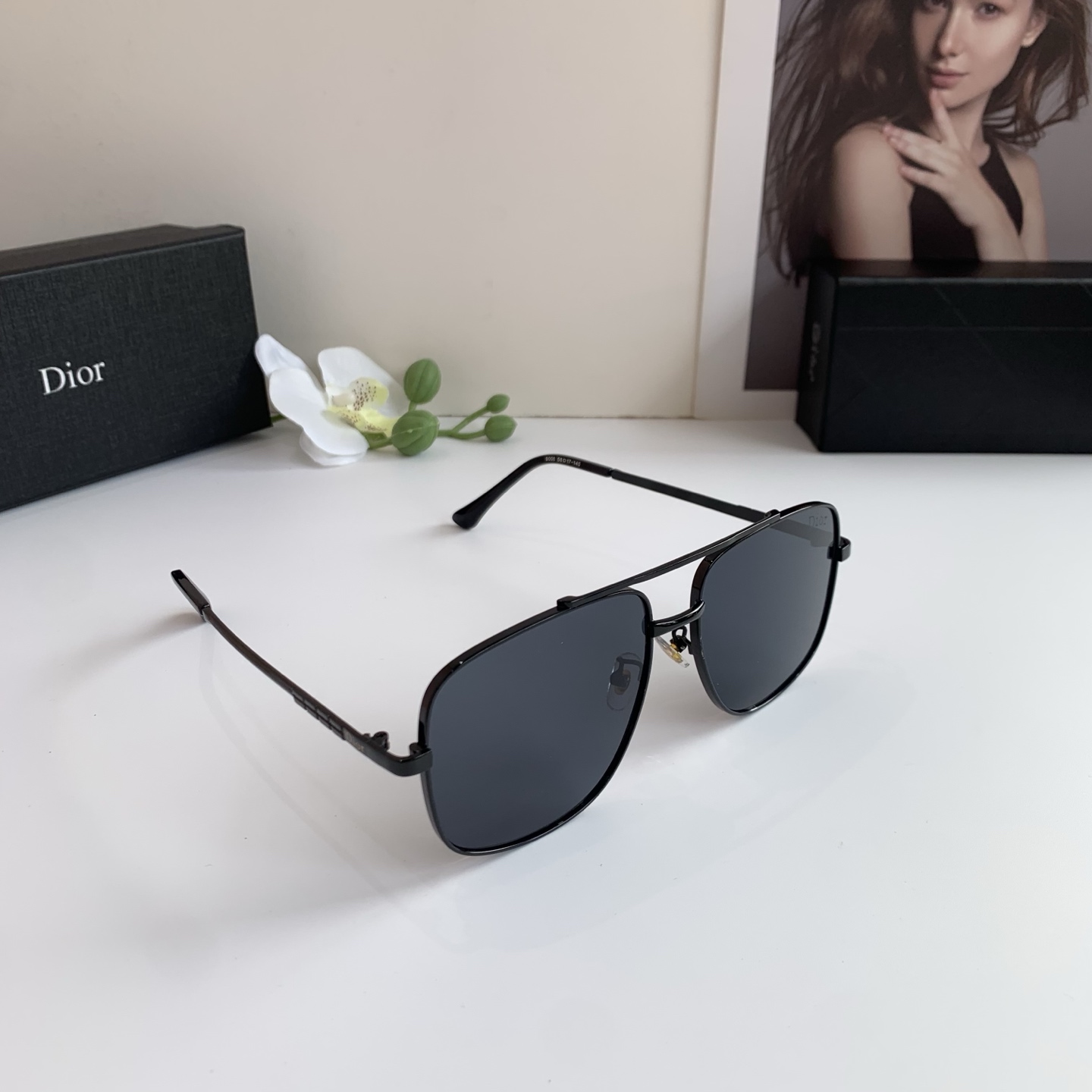 High quality thick framed gold label sunglasses 4 pcs add : 18859952090 if you need size guide