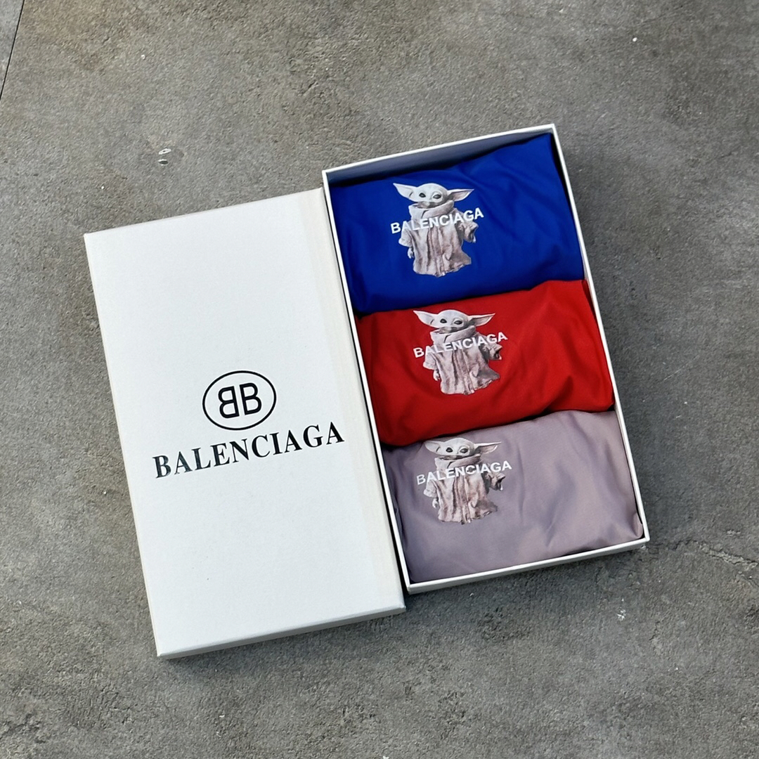 High quality men's underwear in a box of three, with a color selection of 14