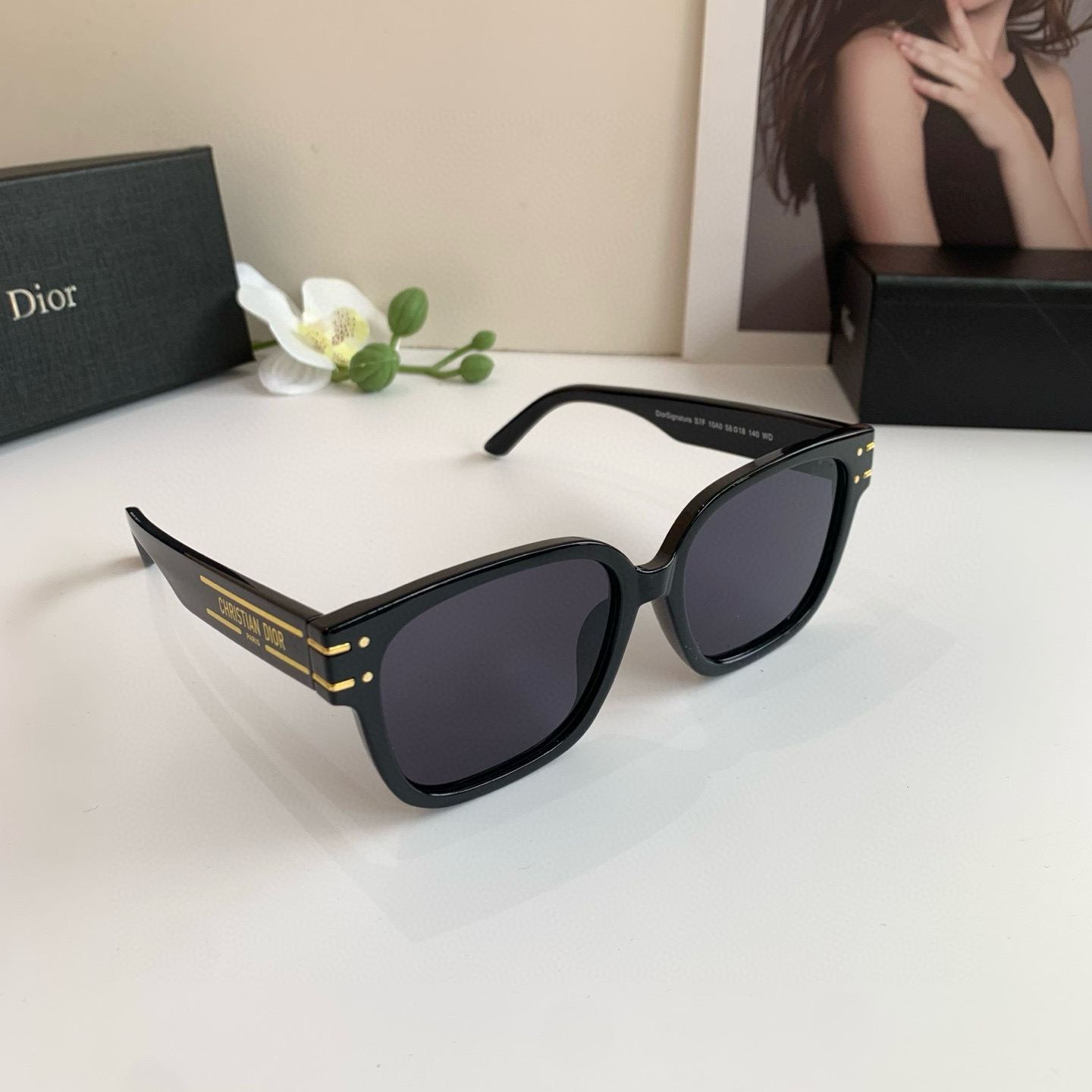 High quality thick framed gold label sunglasses 4 pcs add : 18859952090 if you need size guide