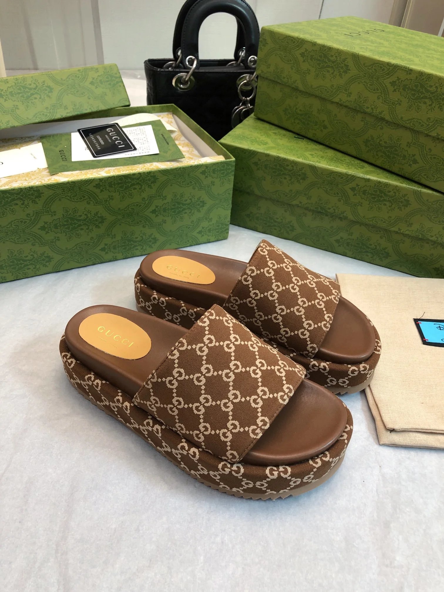 Freps - High quality slippers 001