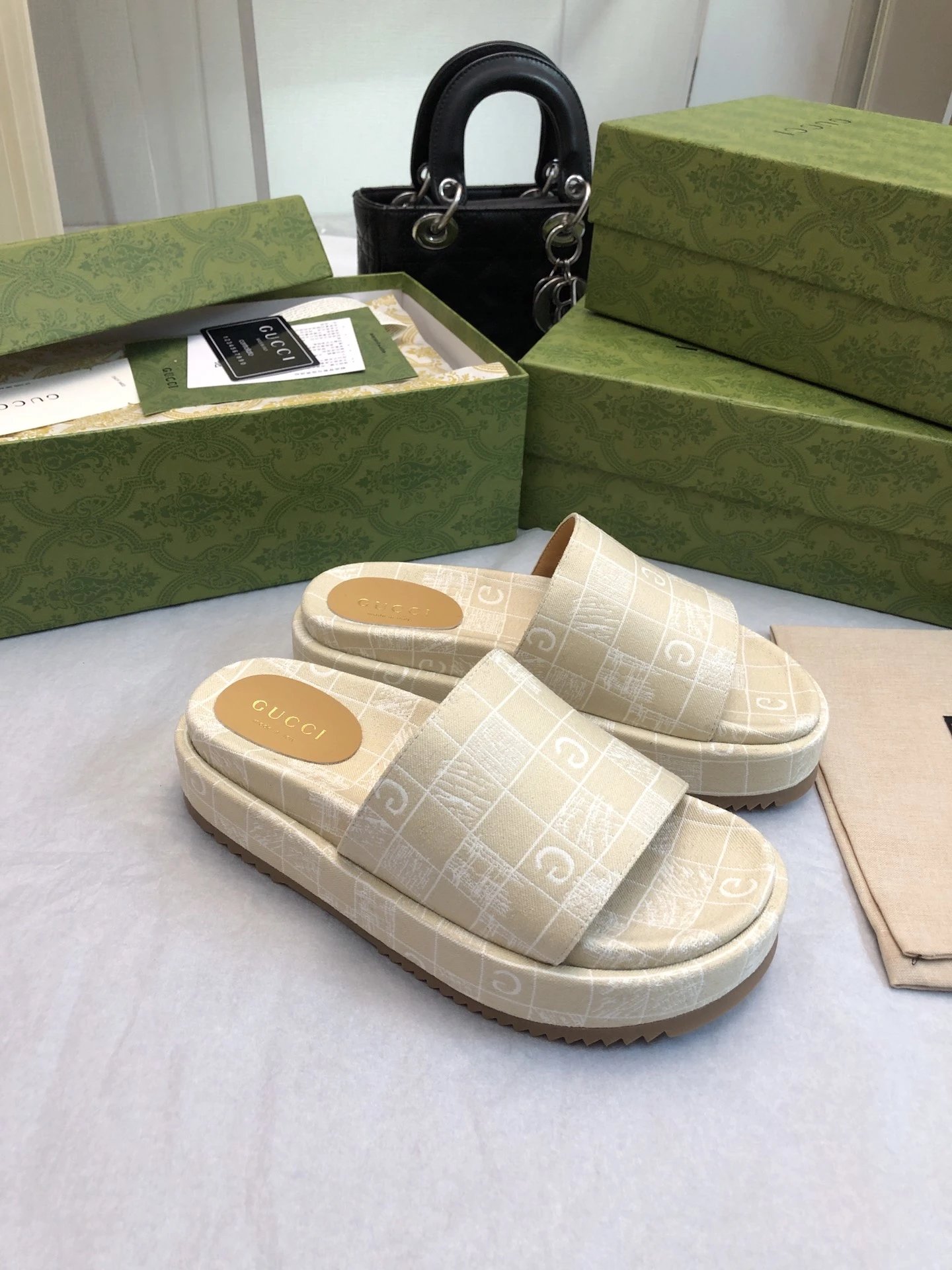 Freps - High quality slippers 001