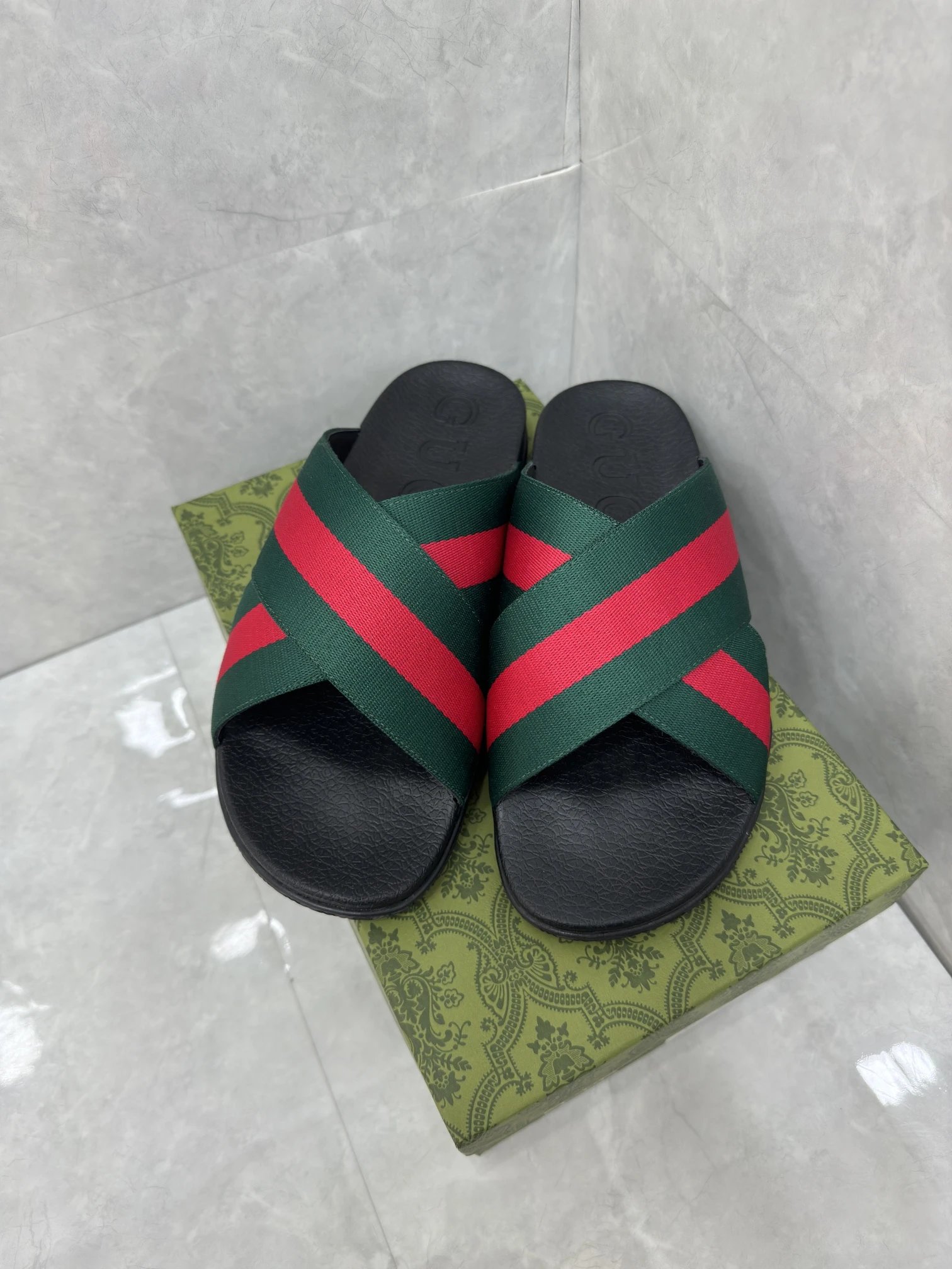High quality slippers 024