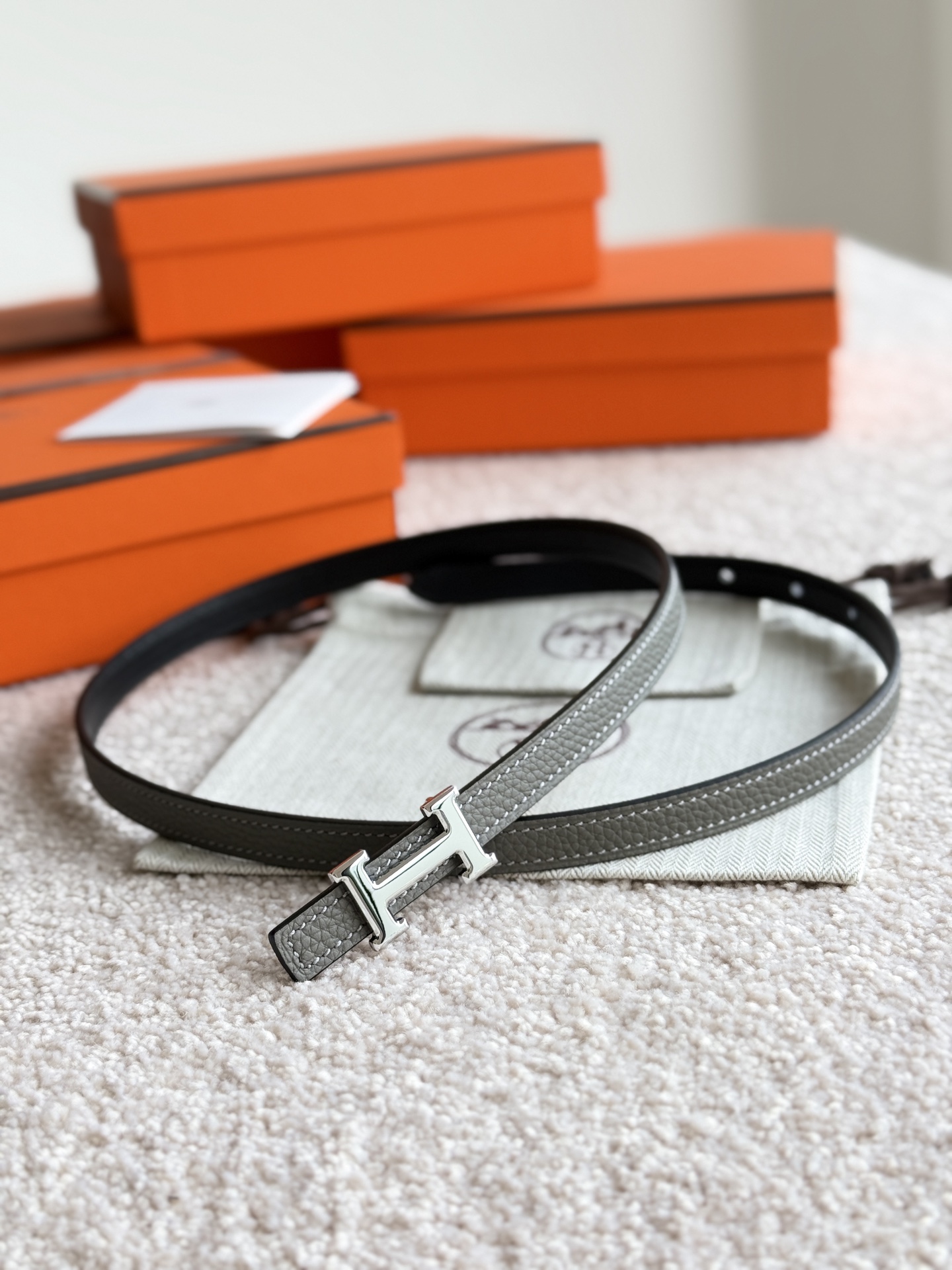 High quality, simple and refined women's waist belt 3 pcs add : 18859952090 if you need size guide