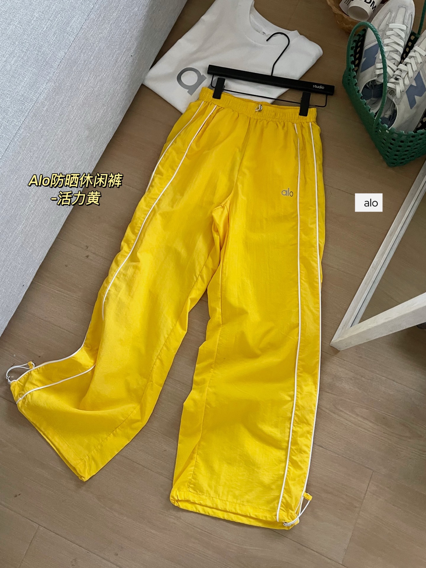 High quality casual sports pants, please add : 18859952090 if you need size guidance