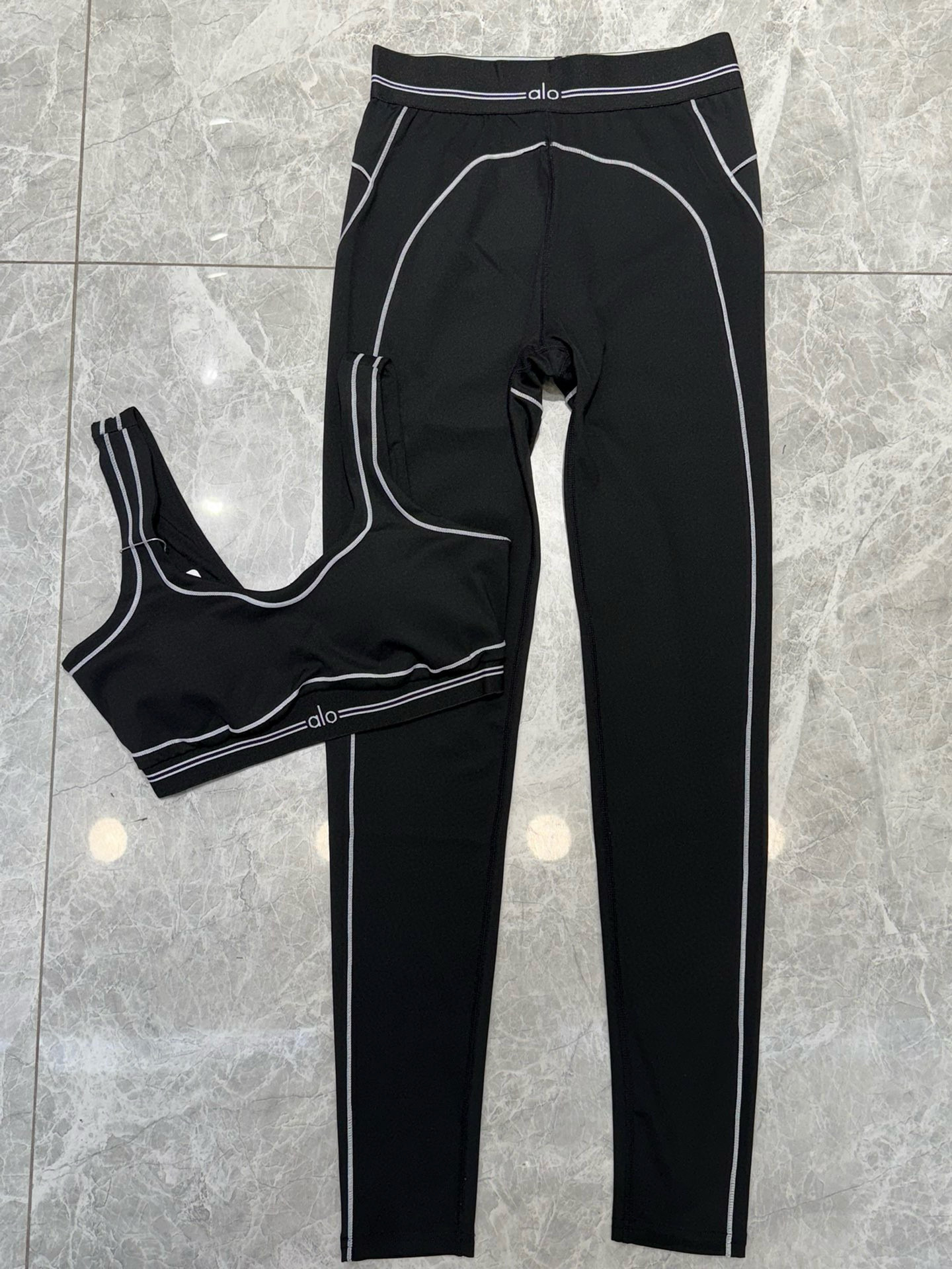 High quality sports high waist and hip lifting yoga pants set, please add : 18859952090 if you need size guide