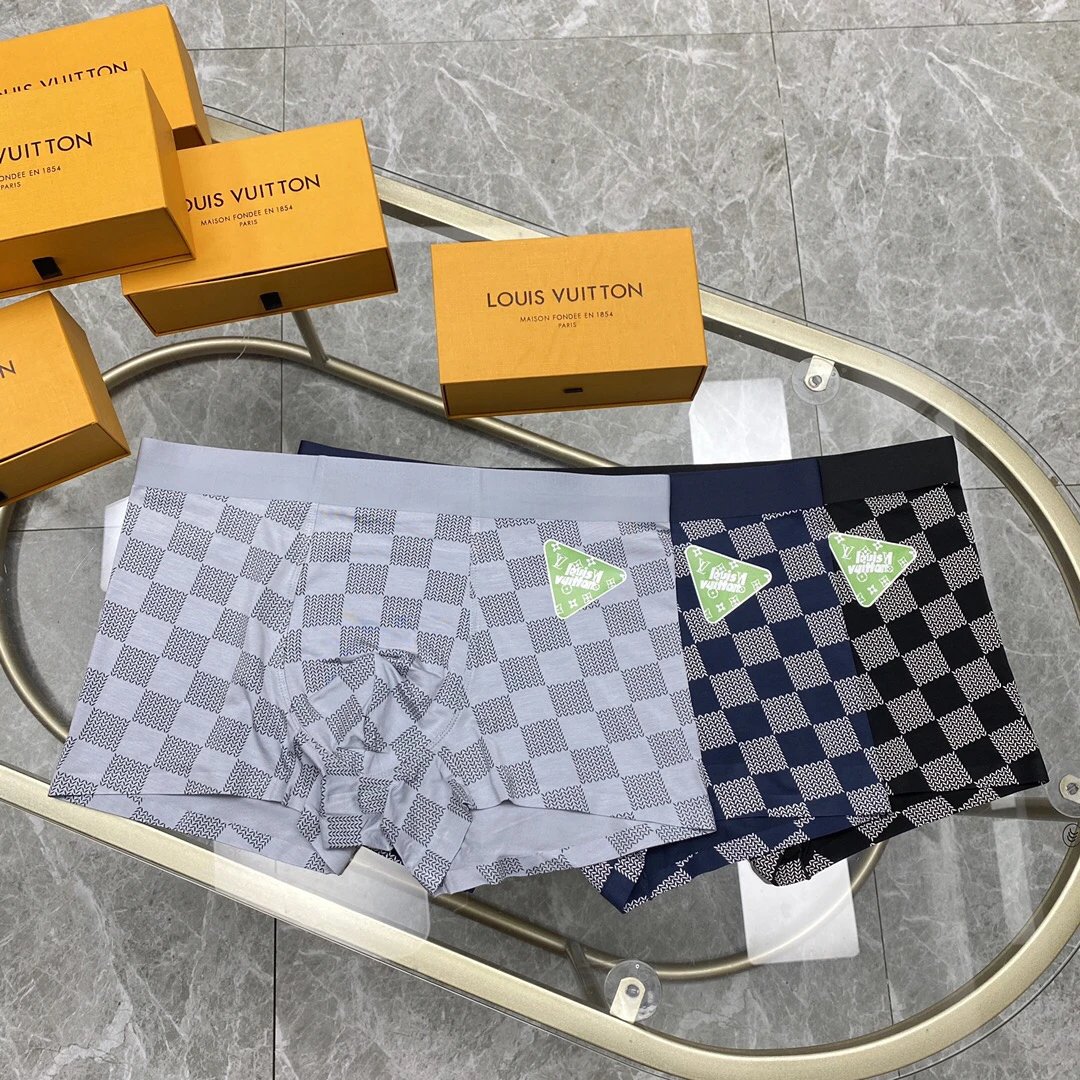 High quality men's underwear in a box of three, color options available 01