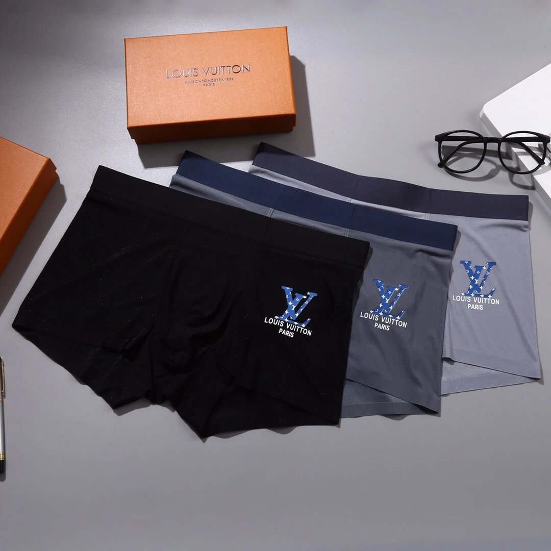 High quality men's underwear in a box of three, color options available 01