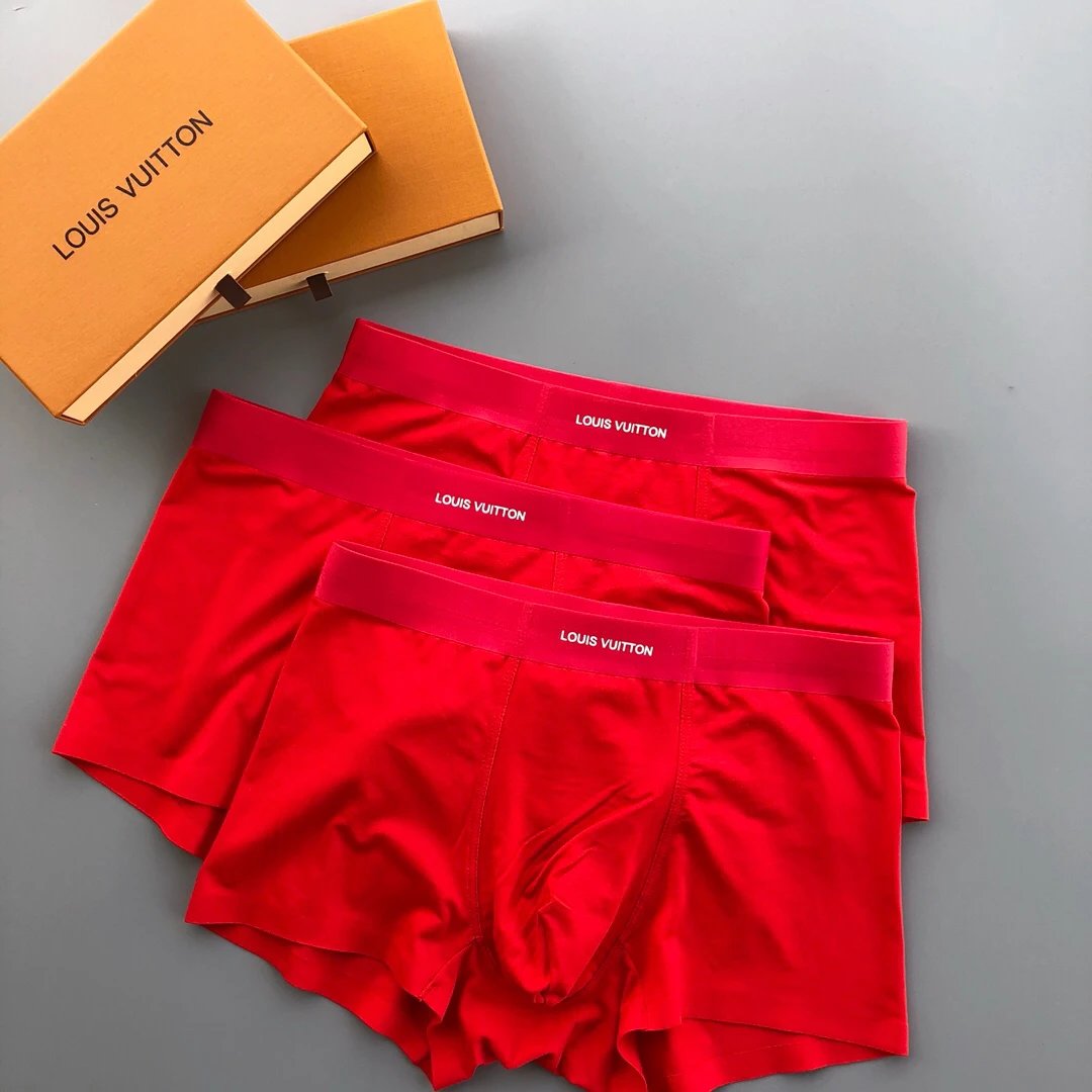 High quality men's underwear in a box of three, color options available 01