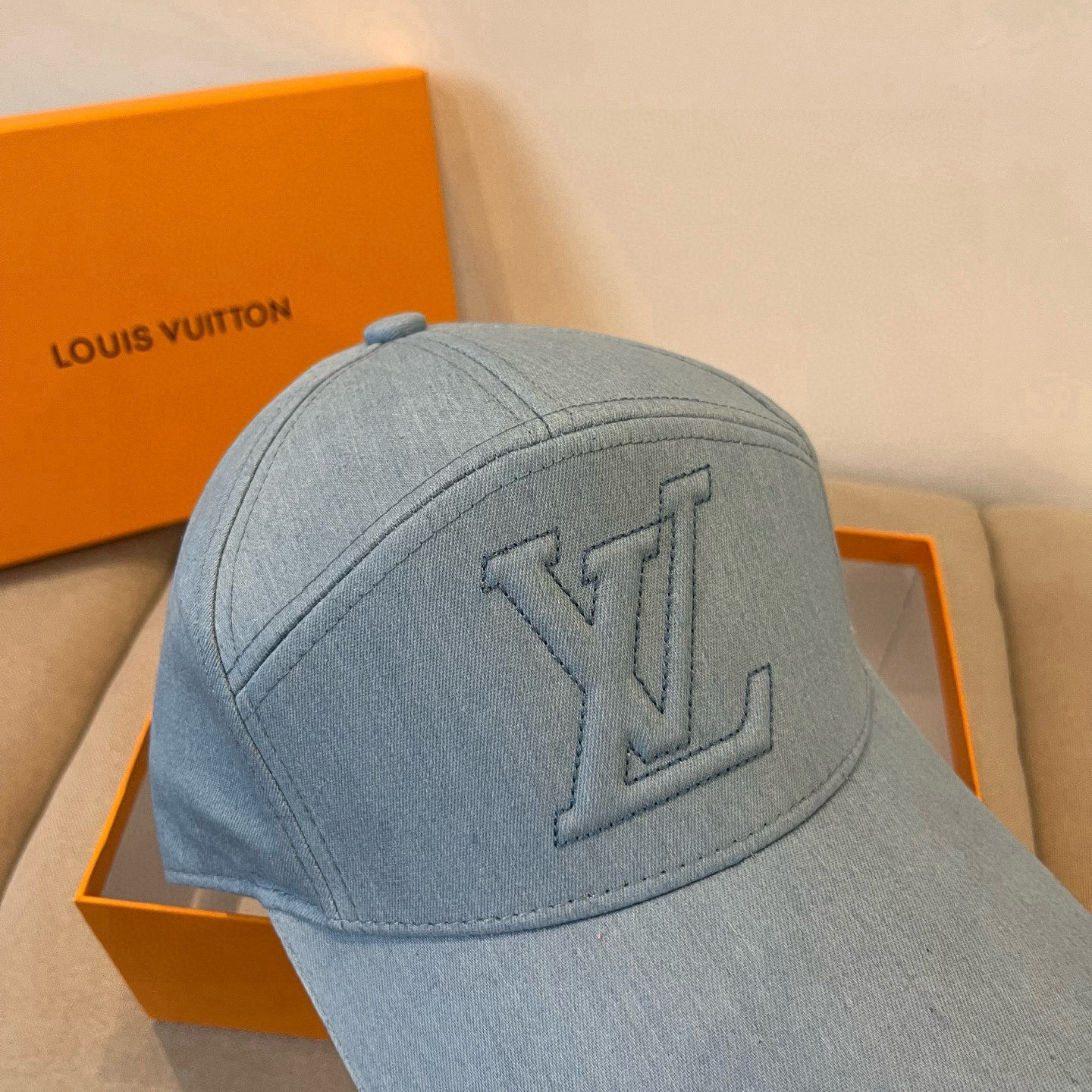 High quality and fashionable baseball cap new 3 pcs add : 18859952090 if you need size guide