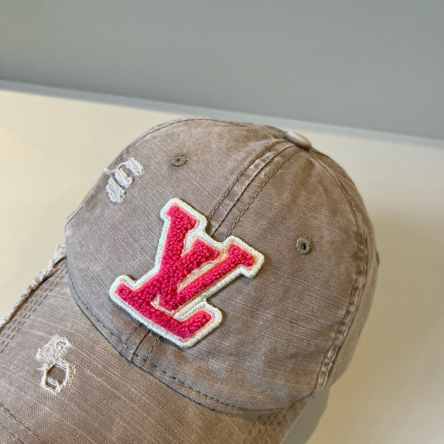 High quality and fashionable baseball cap new 3 pcs add : 18859952090 if you need size guide