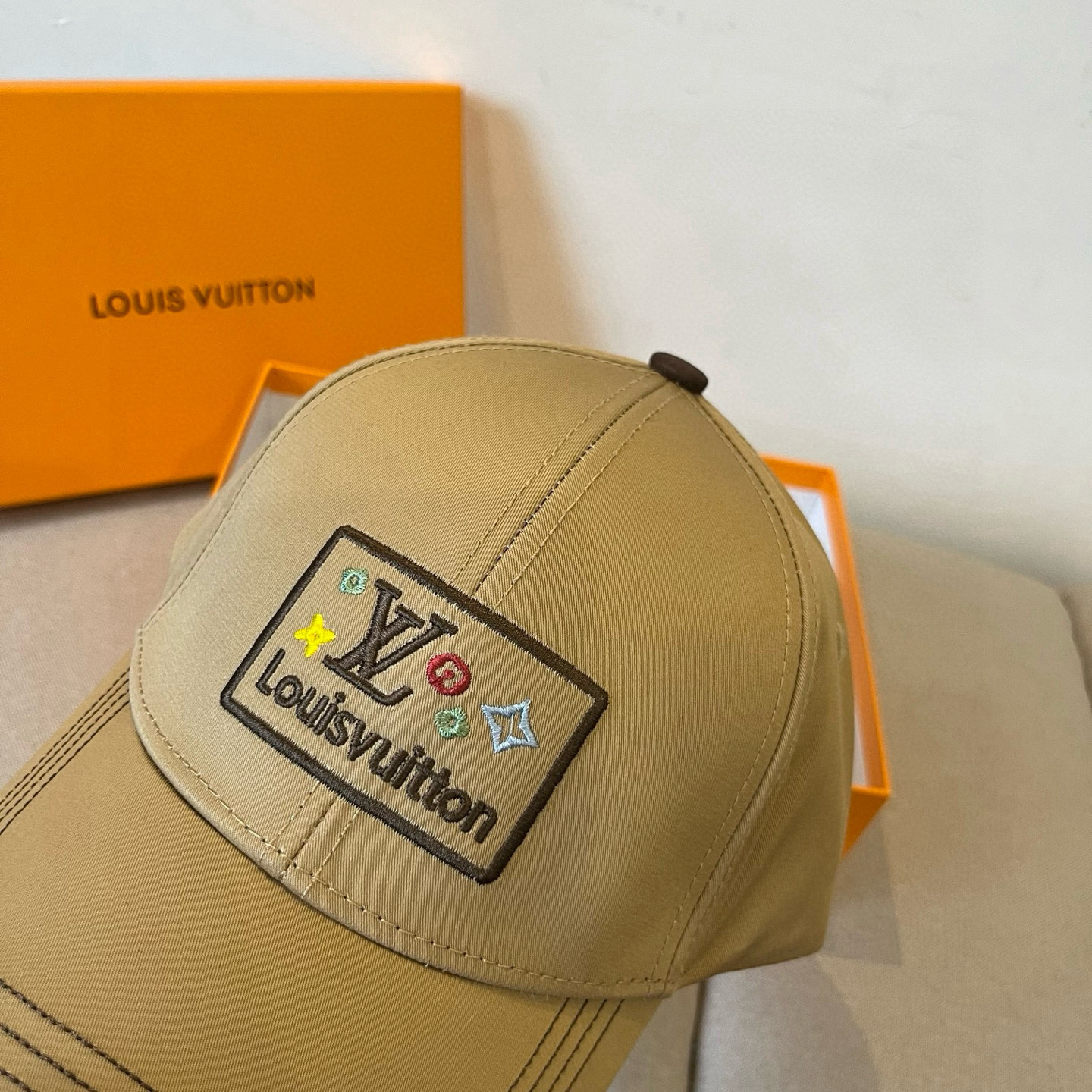 High quality and fashionable baseball cap new 3 pcs add : 18859952090 if you need size guide