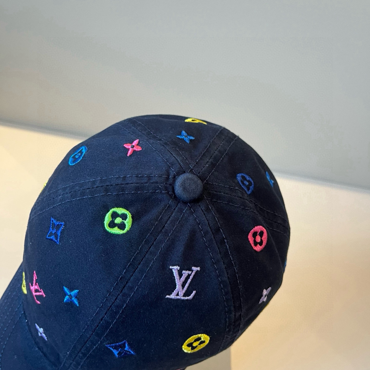 High quality and fashionable baseball cap new 3 pcs add : 18859952090 if you need size guide